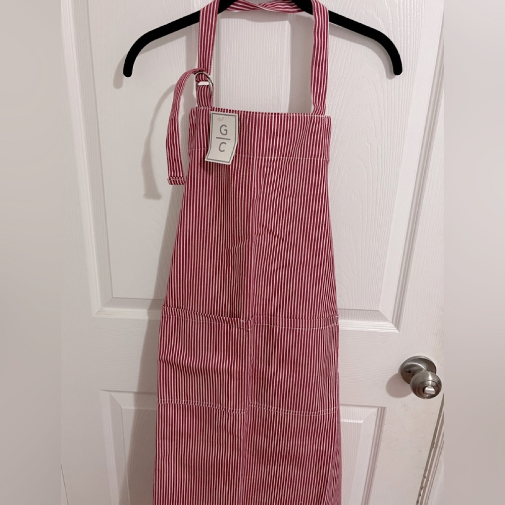 NWT Apron- One Size